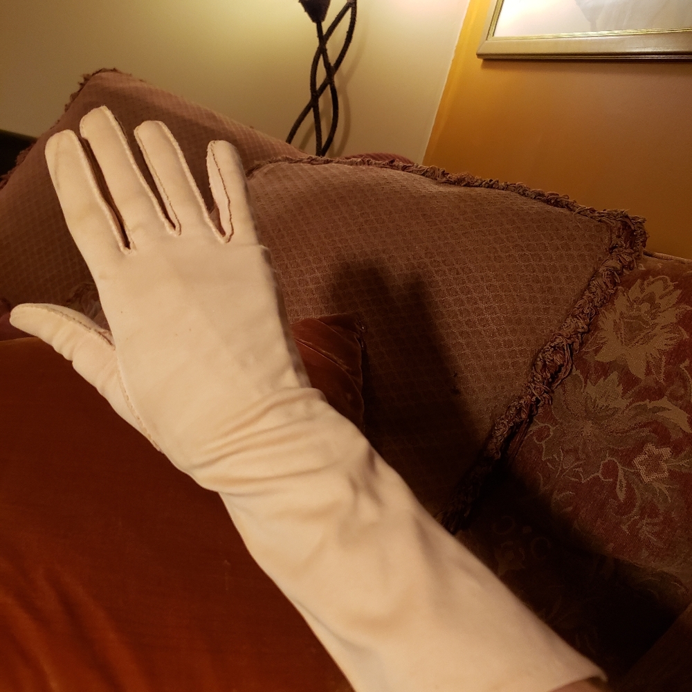 Soft pale pink Vintage Gloves 7